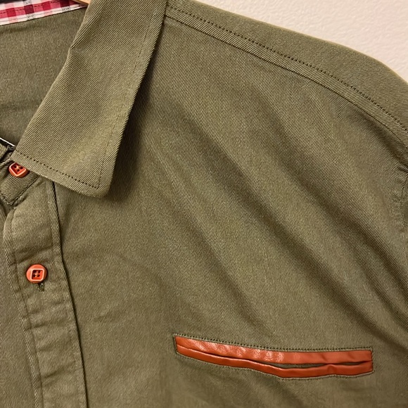 Trendy Men’s Olive Button Up - Picture 4 of 4